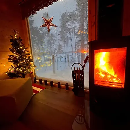 Unique Warm Glass Igloo On A Frozen In Ivalo شقة *