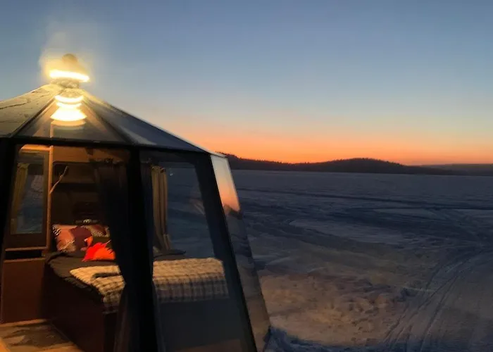 Appartement Unique Warm Glass Igloo On A Frozen In Ivalo Inari