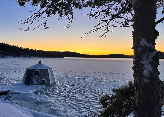 Unique Warm Glass Igloo On A Frozen In Ivalo Appartement Inari